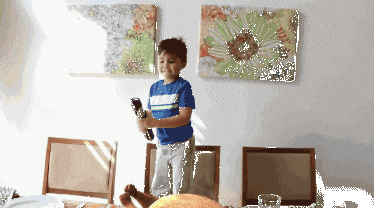  干净|搞笑GIF：擦地阿姨很认真，地真干净