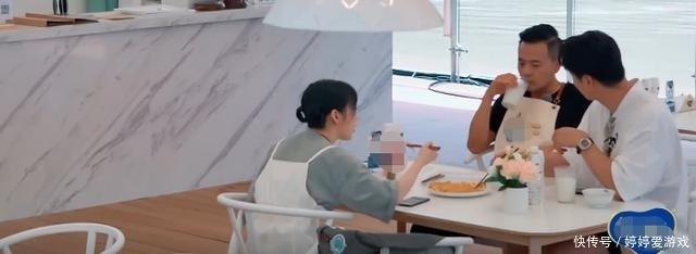 衣物|赵丽颖《中餐厅》暴露生活坏习惯,多次晚起床,房间邋遢衣物乱放