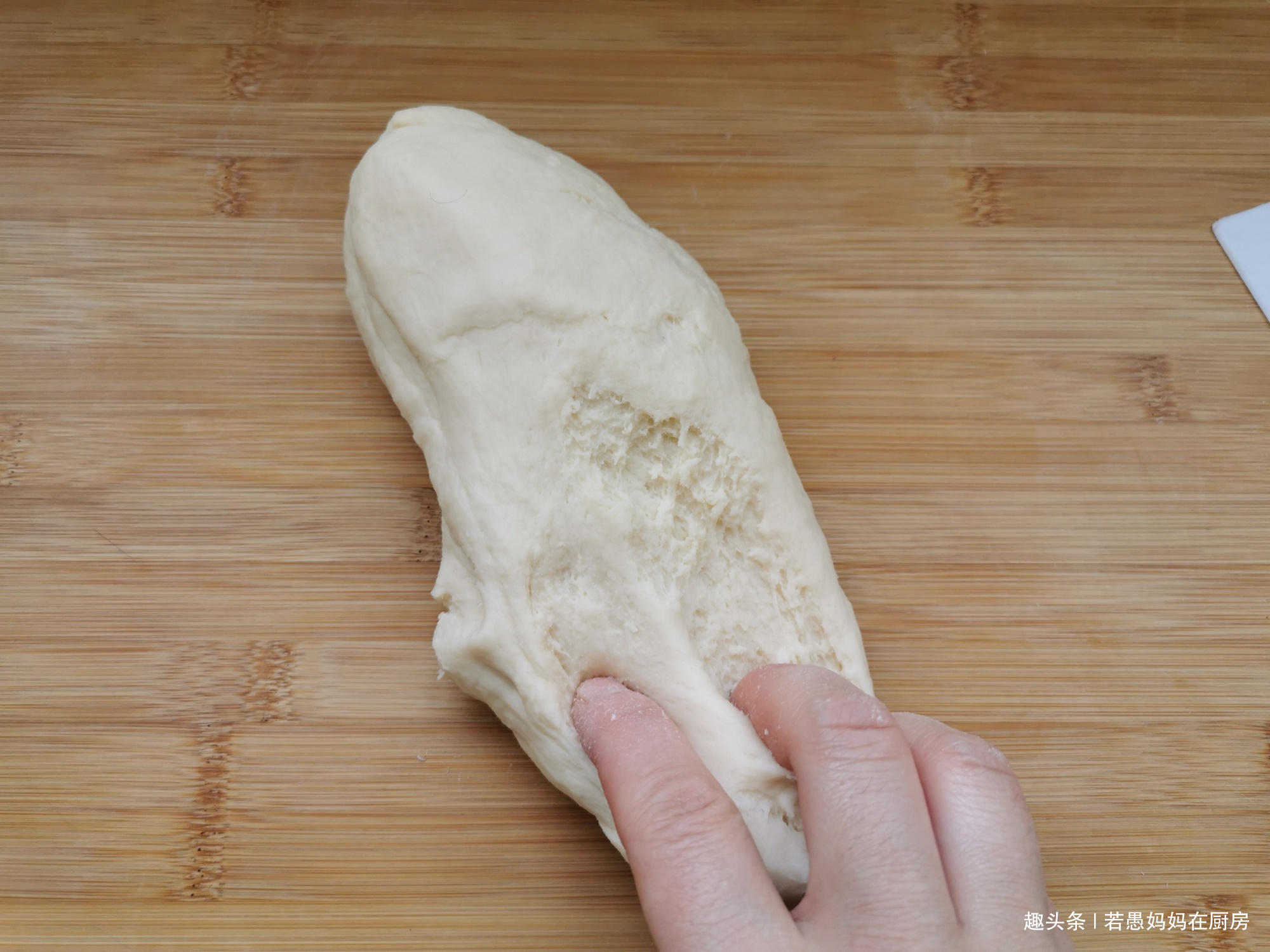  饼铛|自己在家做面包，3个动作15分钟揉出手套膜，烤箱电饼铛都能做