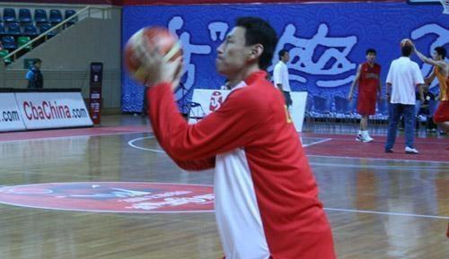 三分球|他指出,在中国男篮斯杯决赛的决赛中,三分球30中3