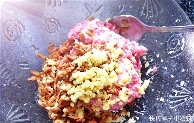  饺子|吃了几十年饺子，此款馅料第一次尝，外酥里嫩又鲜又香，真美味