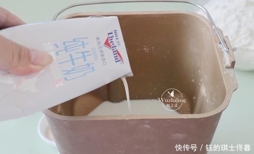  奶香|一到夏天，儿子就馋这道奶香面包，做法简单，暄软劲道真好吃