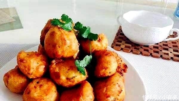  酥脆|炸丸子不酥脆？和面加料有1步最关键，炸出来丸子更香脆