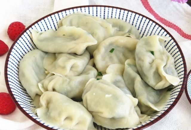 一口气|丈夫调饺子馅,韭菜里加了它,又香还不腻口,我一口气吃30个