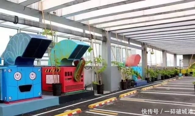 广场|凯德广场楼顶烟囱化身卡通人物，实在是创意满分！