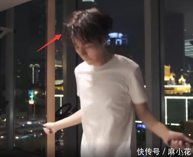 没了|王俊凯的“健身照”被疯传,没了10级美颜,这侧颜是真实的吗?