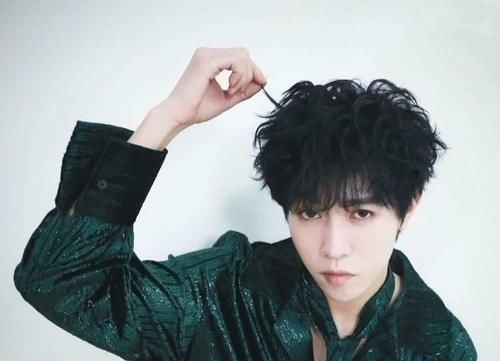 粉丝|《少年之名》总决赛场外一片狼藉,网曝粉丝应援没交场地费广告牌被保安推倒