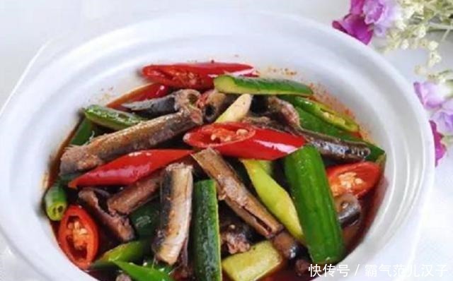 杂质|清洗泥鳅别认为很麻烦,在水中加点“它”,杂质自动跑出,味道好