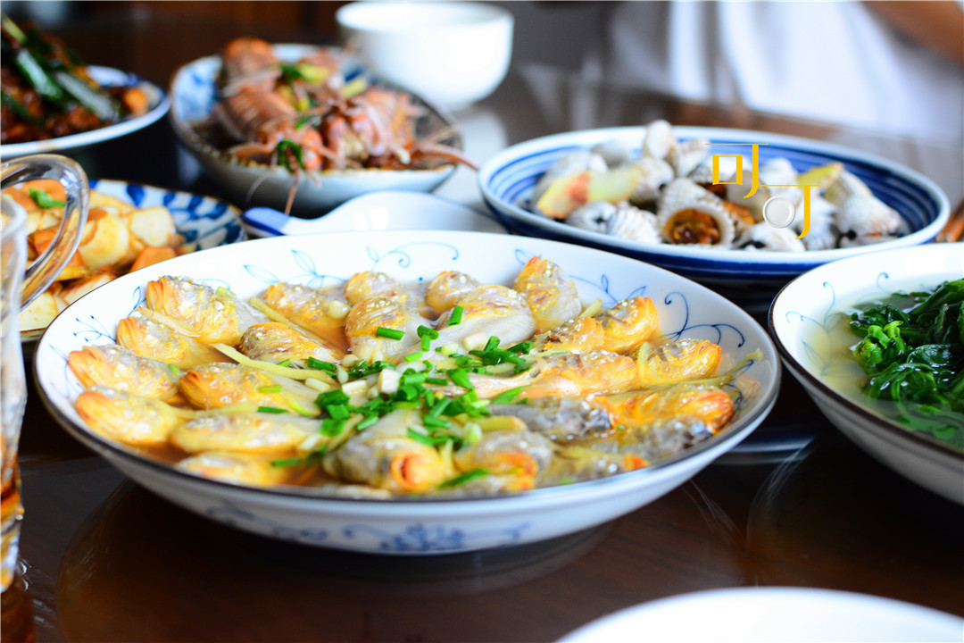  午餐|我家周末午餐，四个人六个菜，三个是海鲜，真是有口福