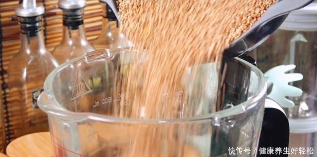 简单|芝麻酱怎么做,做法真简单,只需1斤白芝麻,做啥都好吃