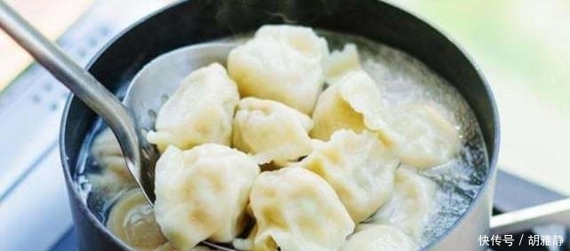  做错|煮饺子时，水开就下锅是错的！大厨：做错这一步，难怪饺子爱破皮