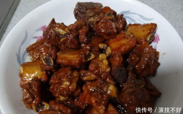 倒入适量|糖醋排骨是先放糖,还是先放醋难怪做出来味道不对!
