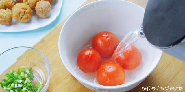 肉末|想吃肉丸子,用这种做法,肉末加一块老豆腐,锅里一炸,真香