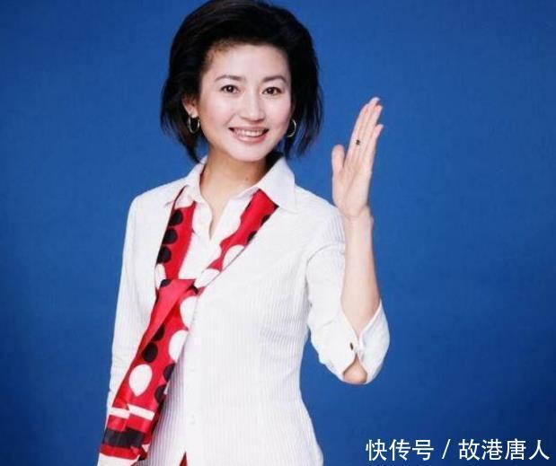  王小丫|52岁央视主持王小丫近照，表情很严肃，发福胖的认不出