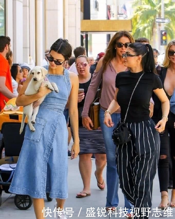 卡戴珊|卡戴珊的变性老爸近照, 身材曲线完美, 活出自我