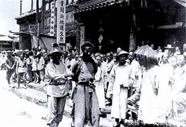 斩杀|清末义和团成员被斩杀现场老照片