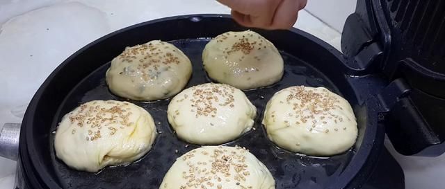 老板|以后面粉就这样做,撒1把葱花,比鸡蛋饼还好吃,学会自己当老板