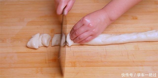 吃炸|想吃炸糖糕不用买,自己在家就能做,外酥里软不流糖,简单又好吃