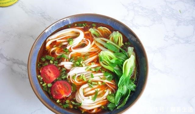 酸辣|教你做碗酸辣面,三两下就做好,酸辣爽口,上班族最合适!