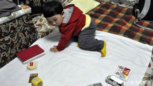 毛笔|雍正一周岁时抓周,握着毛笔随便写了一个字,康熙看见后脸色秒变