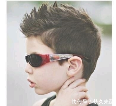 潮爸|潮爸 潮妈带娃出行，有什么流行的穿搭值得推荐？