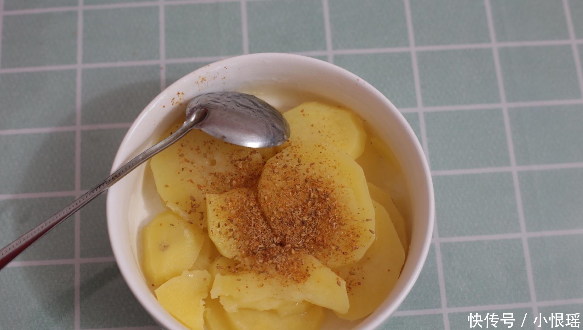 做法|自从学会土豆此做法,女儿三天两头就想吃,刚出锅就抢着吃,特香