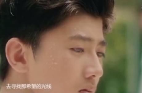 脱妆|蔡徐坤录跑男底妆有多厚被高压水枪冲到脱妆,鼻子的角度太奇怪