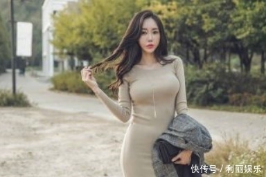 美女|街拍:时尚的紧身牛仔裤美女,彰显成熟魅力!