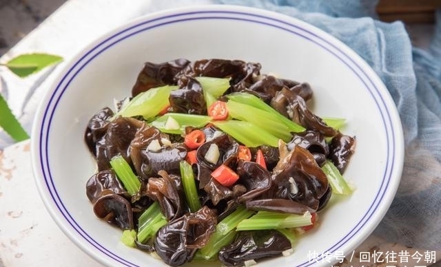 女生|宅在家不出门易长胖,这9种食物,女生每天吃一道,体重蹭蹭降