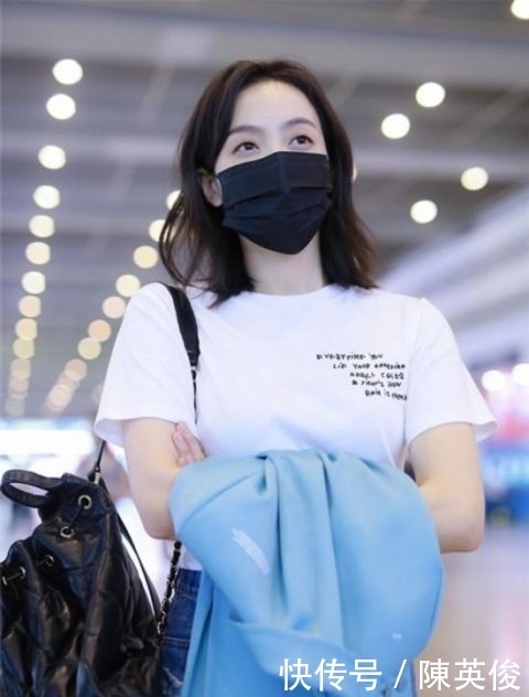  时尚|白色T恤太单调？那是你不会穿，解锁几种新穿法时尚又减龄