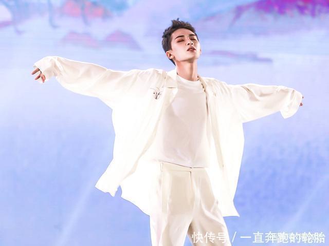 兄弟|朱正廷化身综艺咖!一边养萌宠一边抢人,最后与兄弟合体让人泪目