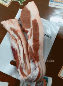 苹果|搞笑GIF：弟弟每天都会给姐姐洗苹果吃