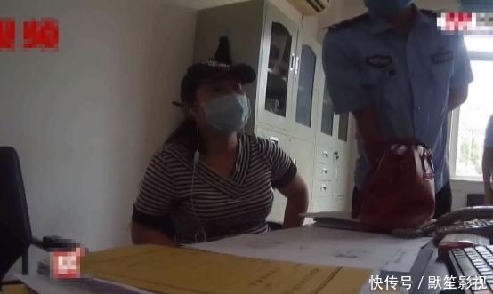  道歉|女子骑车闯红灯被撞，要求机动车道歉，女子：他撞我，他要给我道歉