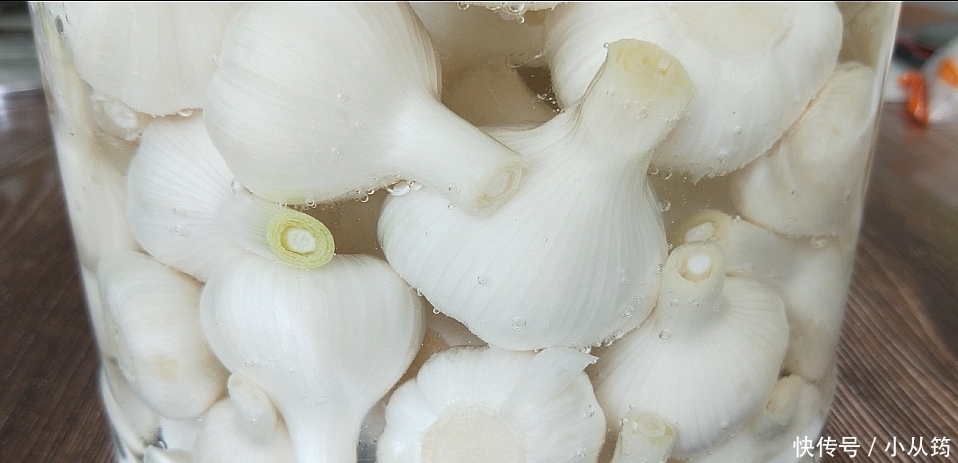水晶|5斤大蒜1瓶雪碧,教你秘制“水晶蒜”做法,美味可口,越吃越上瘾