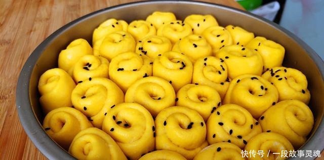 南瓜|南瓜不一样的吃法,香甜暄软,没有添加剂,比买的面包都受欢迎