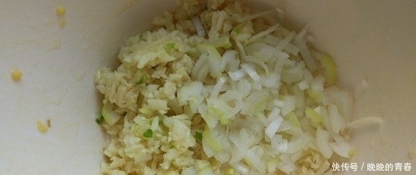 入味|包韭菜鸡蛋饺子,千万不要直接拌馅,多加1步,饺子更香,更入味