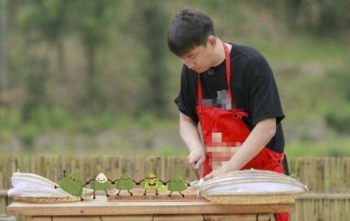 货架|《向往》再现穿帮镜头!黄磊发现村里小卖部,货架商品却露馅了!