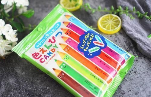 偷吃|学生党敢“放肆”偷吃的零食,认出来画笔巧克力,却被固体胶骗了