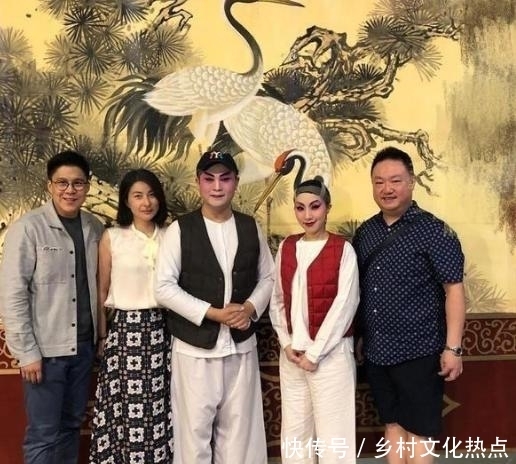 近况|41岁霍启刚近况曝光!压腿看到肚子的肉,动作吃力不忘炫耀郭晶晶