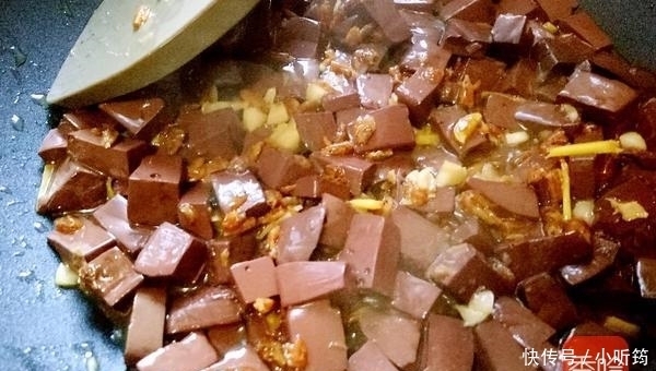 小虾米炒|这菜是“天然补血剂”,每周吃一次,低血糖、气血不足都躲着你