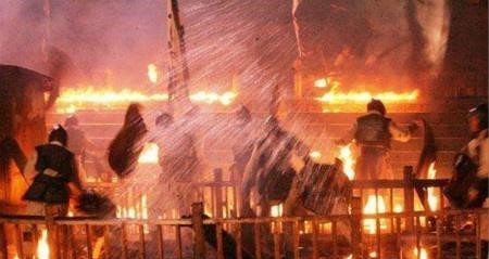 藤甲军|诸葛亮爱用火攻,为何只在火烧藤甲军后内心不安事实原来是这样